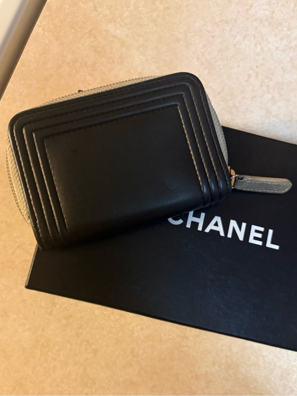 CHANEL Boy Metallic Gold and Black Quilted compact Zippy Wallet with gold enamel - Picture 6 of 6